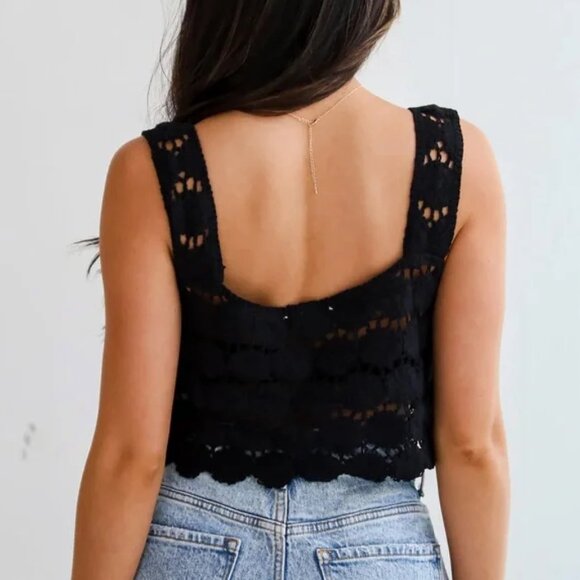 Entro MEDIUM Black White Daisy Crochet Embroidered Crop Top - Picture 4 of 10